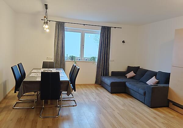 Wohnküche mit ausziehbarer Couch