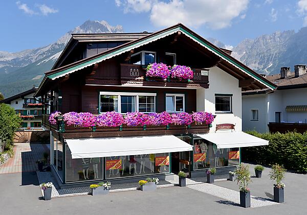 Haus Sommer Aussenansicht