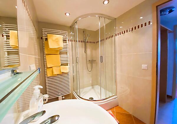 Ferienwohnung 2 Badezimmer 1