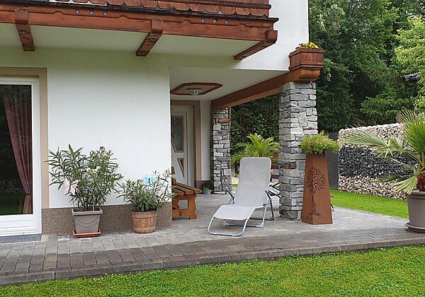 Appartement Eingang mit Terrasse