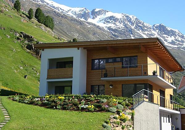 Haus Montana im Sommer