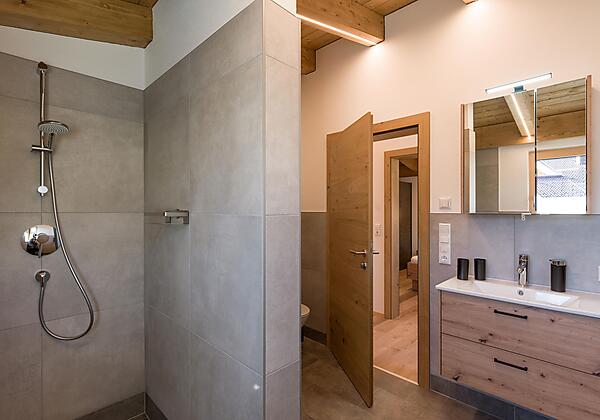 Appartement_Stephanie_Kaiserweg_87a_Going_Badezimm