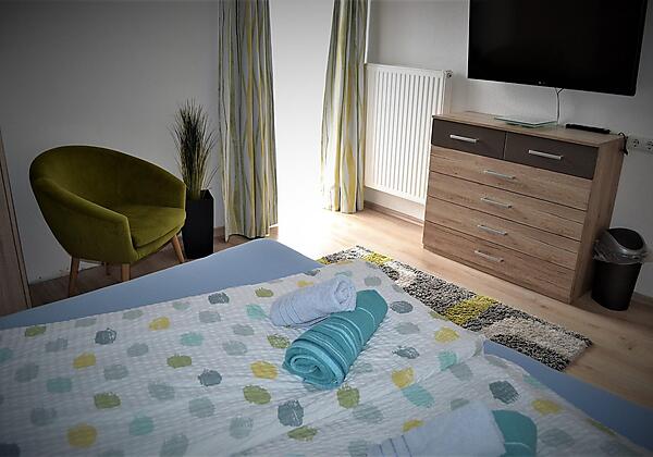 Schlafzimmer 1