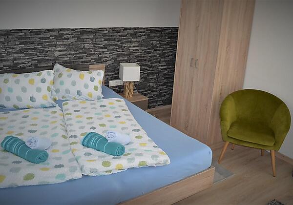 Schlafzimmer 1 neben Küche