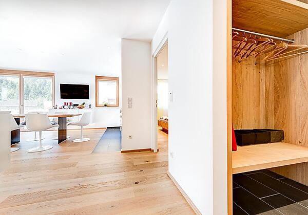 Wohnraum und Gardarobe_002