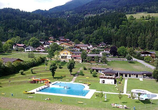 Appartementhaus mit Schwimmbadjpg