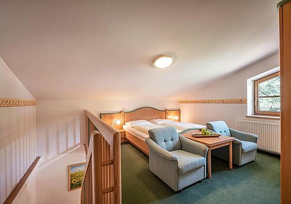 App_8_Geigelstein_Galerie_Schlafzimmer.klein