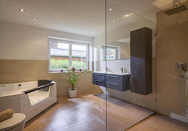 Badezimmer Deluxe mit Whirlpool