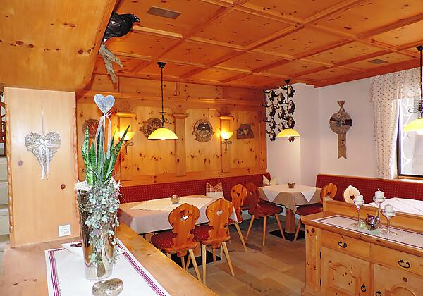 Zirmstube Eingang Zirmhof