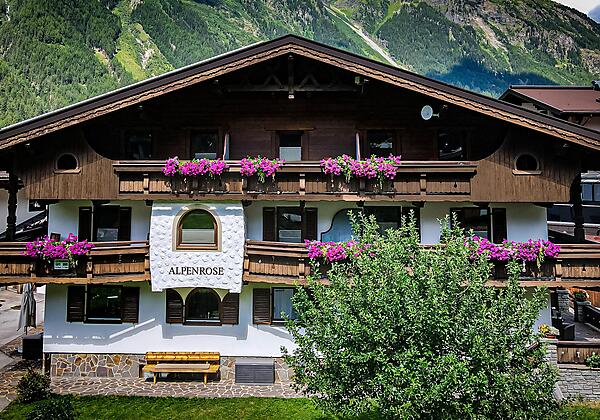 Außenansicht Appartements Alpenrose