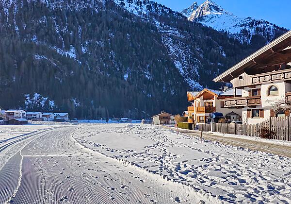 Außenansicht mit Loipe