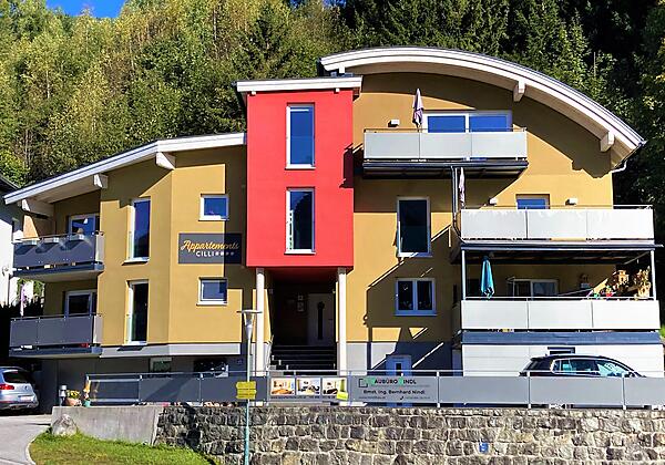 Außenansicht im Sommer