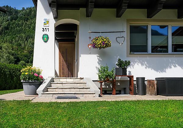 8CAD965F-959F-417A-81D1-53305737560D