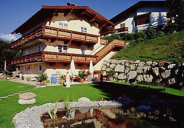 Garten mit Teich Appartement Kaiserblick