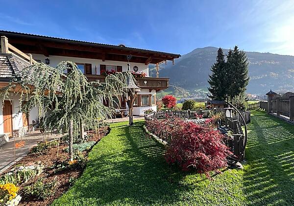 Appartements Pfister_Fuegen_Garten_Frühjahr