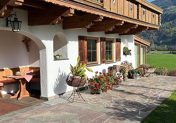 Appartements Pfister_Fuegen_Eingangsbereich_Frühli