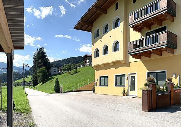 B0D909DF-E267-418F-8E05-2BBF49A26525