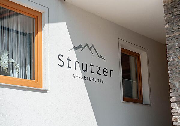 Strutzer_202506_aussen_LQ-3