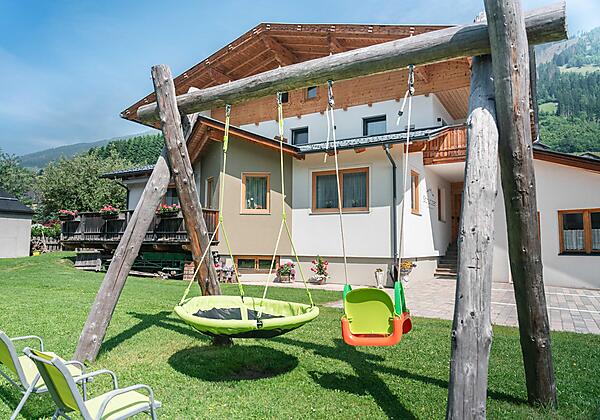 Strutzer_202506_aussen_LQ-11