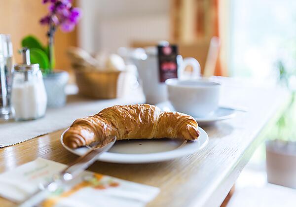 Frühstücksbuffet im Frühstücksraum "Juche"