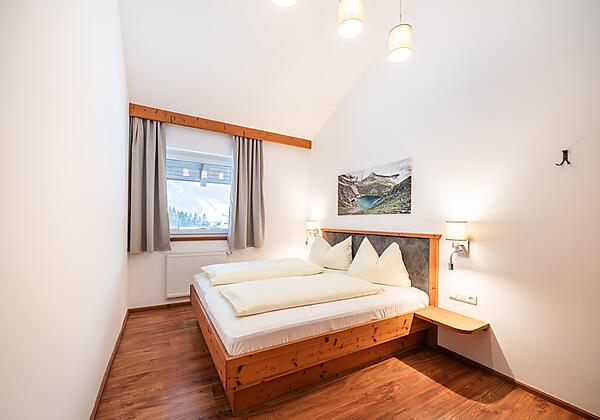 Schlafzimmer mit Doppelbett