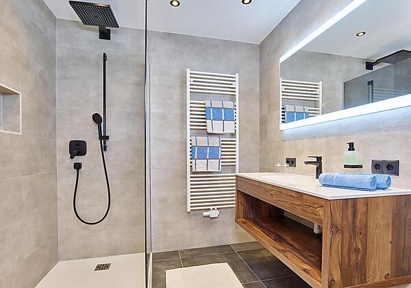 Badezimmer mit Dusche Appartement für 2-4 Personen