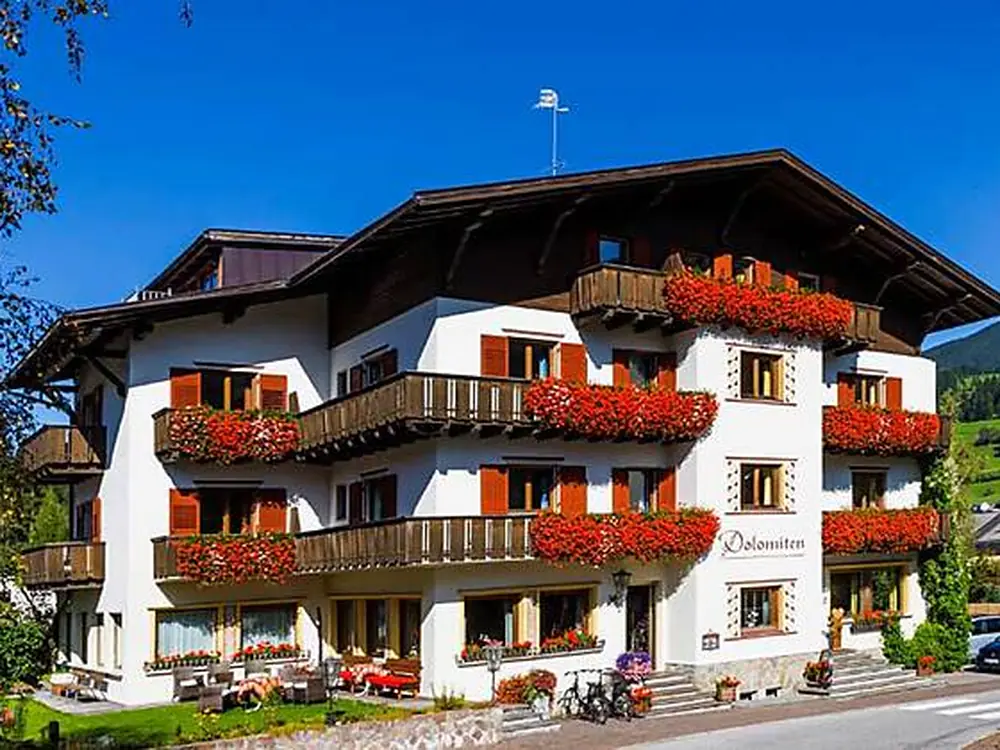 Außenansicht Hotel Dolomiten in Welsberg