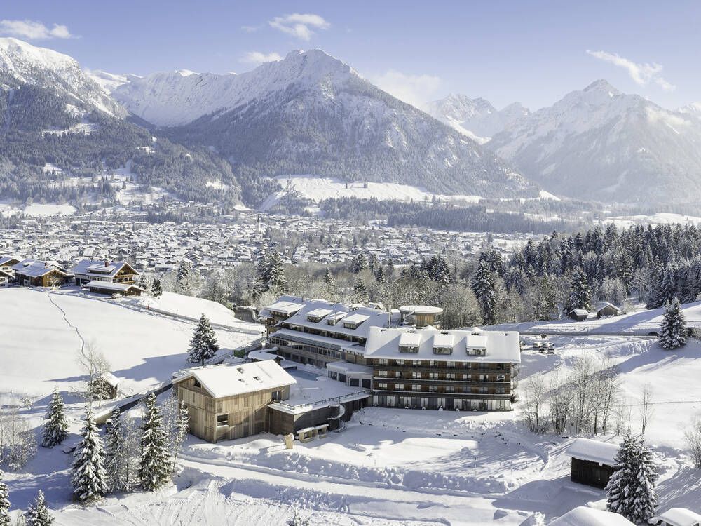 HotelOberstdorfimWinterjpg.jpg