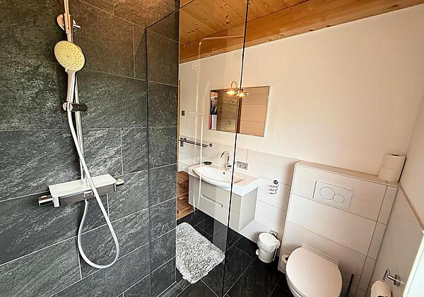 c5607533-b84a-4c09-b473-b1abc260dcd1