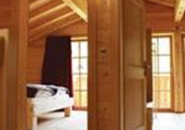 chalet-auszeit-zirbenzimmer-01-200x300