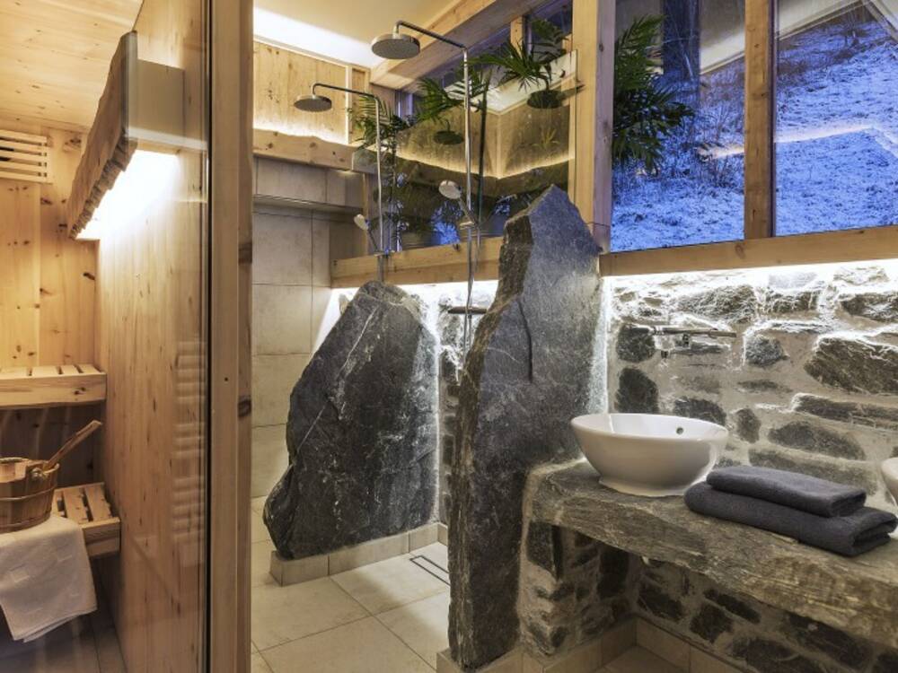 Badezimmer mit Sauna im Bauernhaus