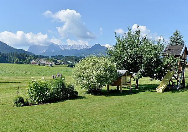 Spielplatz und Ausblick vom Hüttschmiedhof