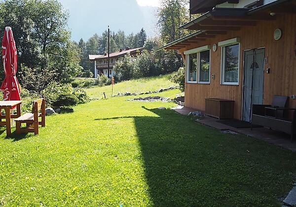 Garten und Eingang zur Uhu