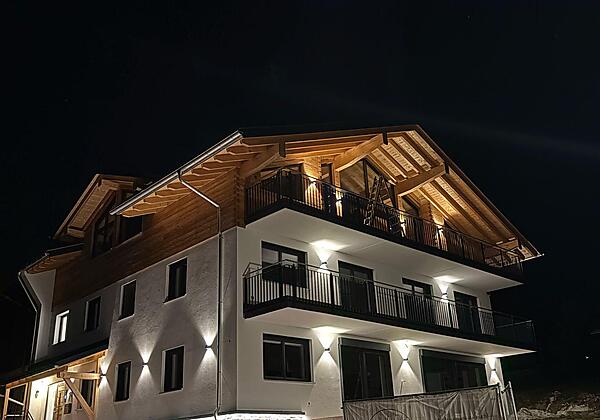 Außenansicht im Dunklen