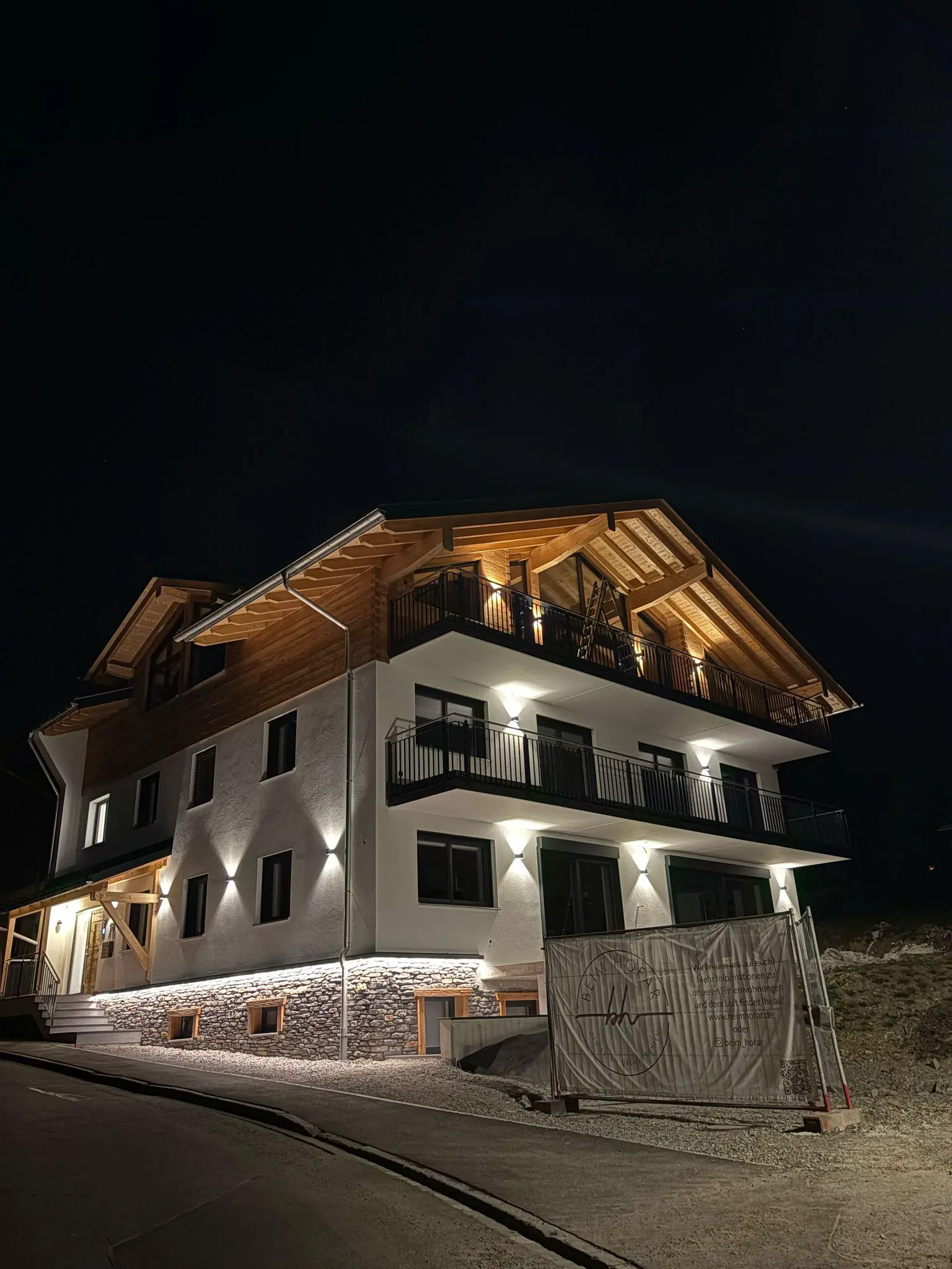 Außenansicht im Dunklen