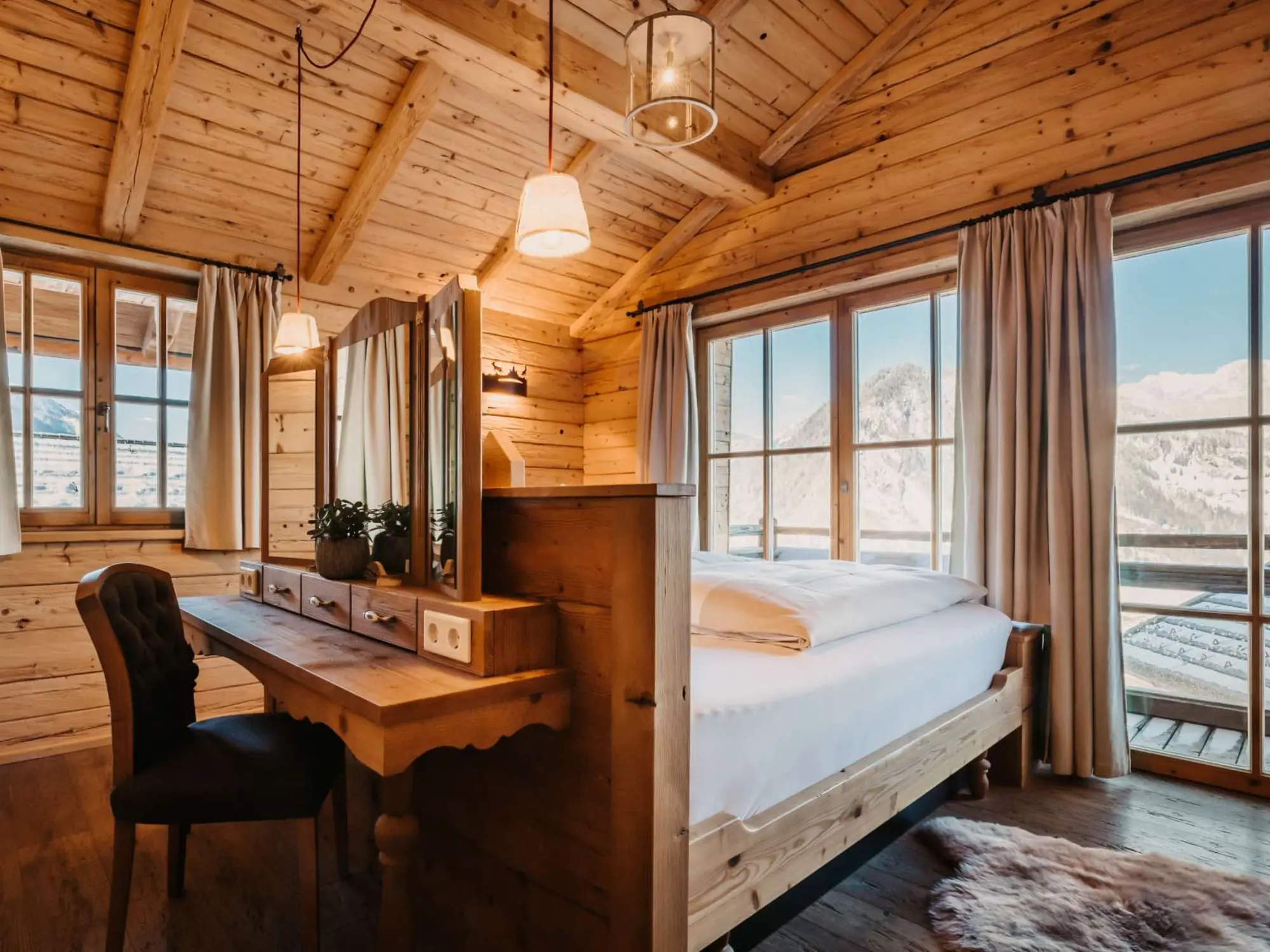 Bergchalet in Österreich - Schlafzimmer mit traumhaftem Blick in die Berge - einzigartige Lage
