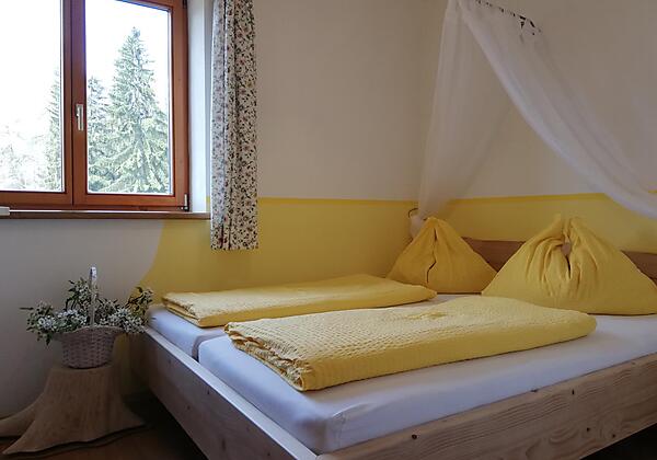 Himmelbett  im 1. Stock