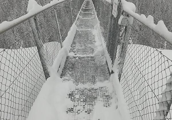 Hängebrücke Winter