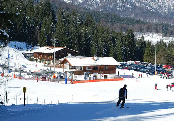 Das Berggasthaus Götschenalm - direkt im SKI-Zentrum Götschen Talstation gelegen