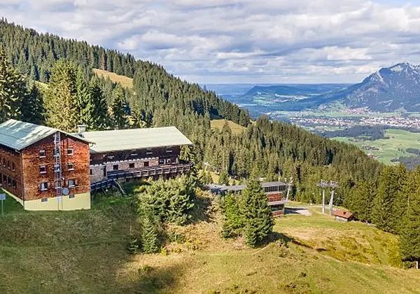 Berghütte im Sommer
