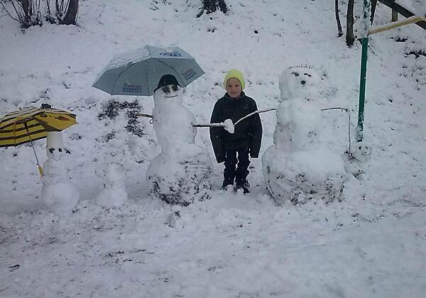 Juniorchef mit Schneemann Familie