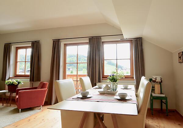 Wohnzimmer im Berghof Niederthai