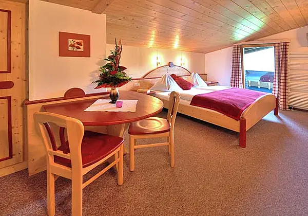 Blick ins Zimmer Klatschmohn der Berghof Pension Wiesfleck in Gries