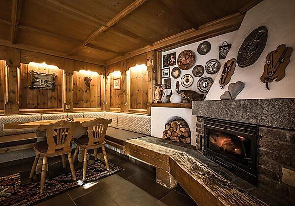 Hausbar mit offenem Kamin