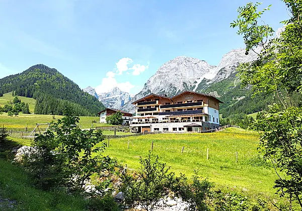 Berghotel Laemmerhof im Sommer