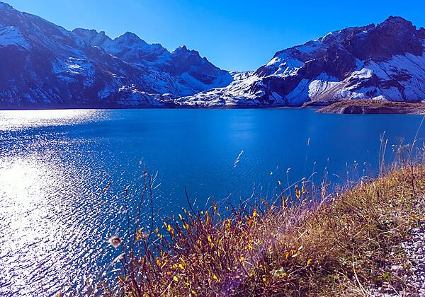 Lünersee mit Schnee vorne