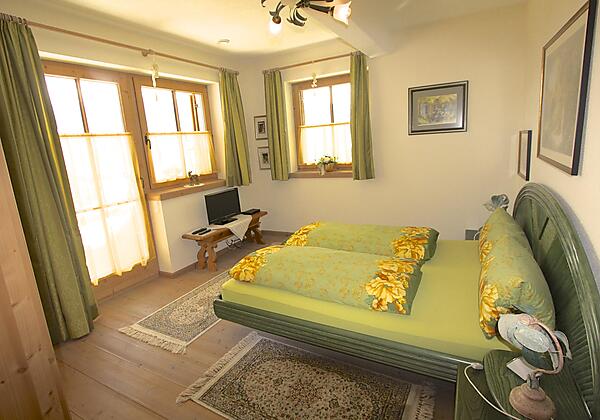Schlafzimmer 1