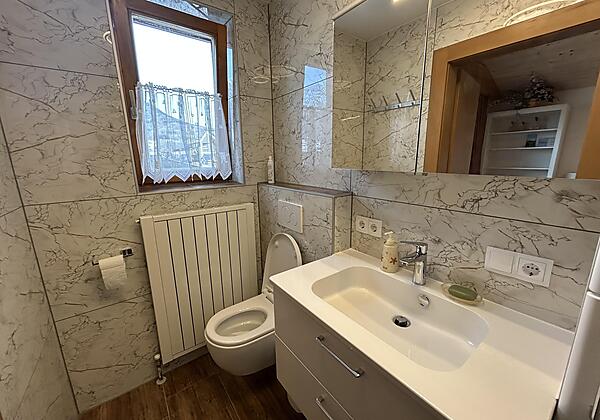 Badezimmer mit Toilette