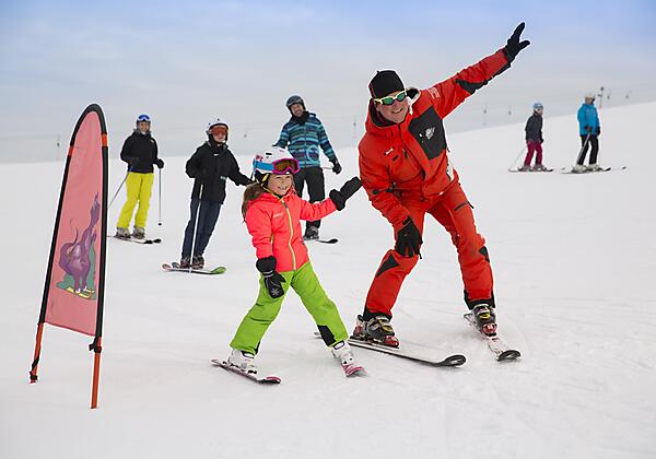 Kaiserwinkl-Urlaub-Aktivitaeten-Skifahren-Winter-W