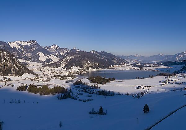 Kaiserwinkl-Urlaub-Landschaft-Walchsee-Winter